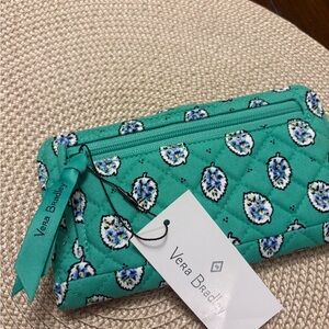 Vera Bradley RFID Wallet Organizer NWT Quilted Blue and Green Floral